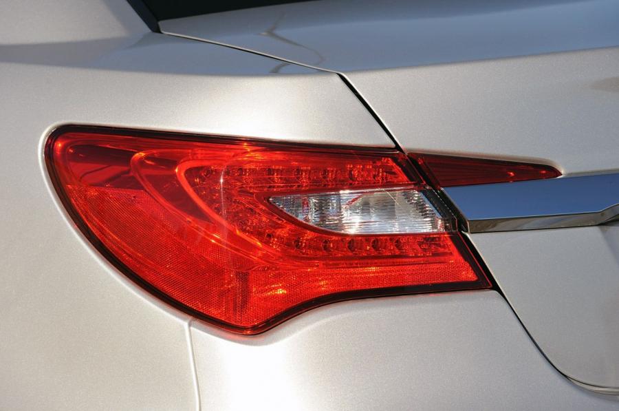  Chrysler 200 2011 года  (фото 39 из 122)